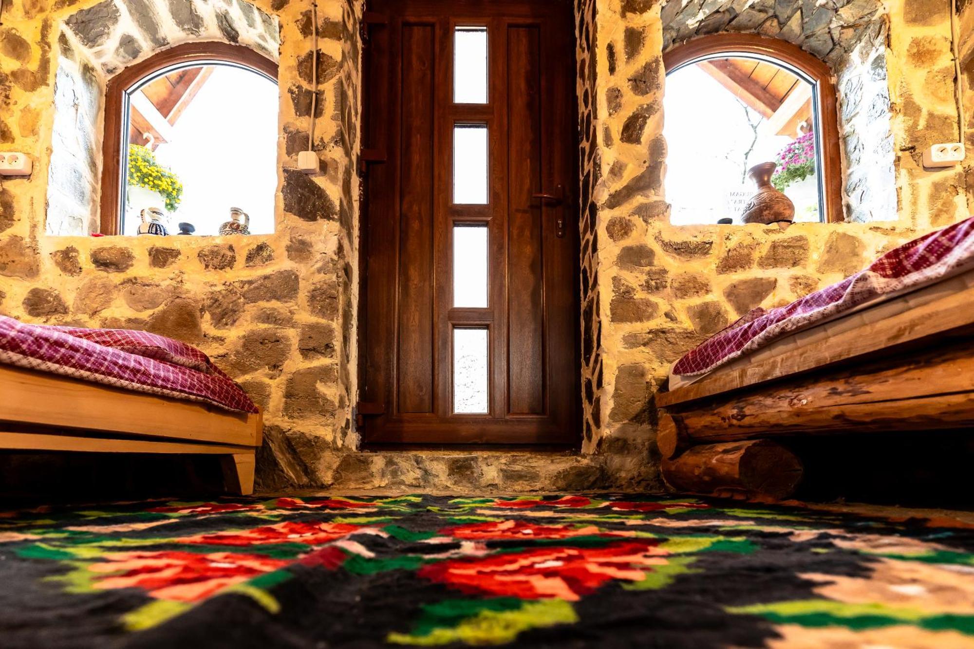 Catunu' Lui Emil Villa Carbunesti Buitenkant foto