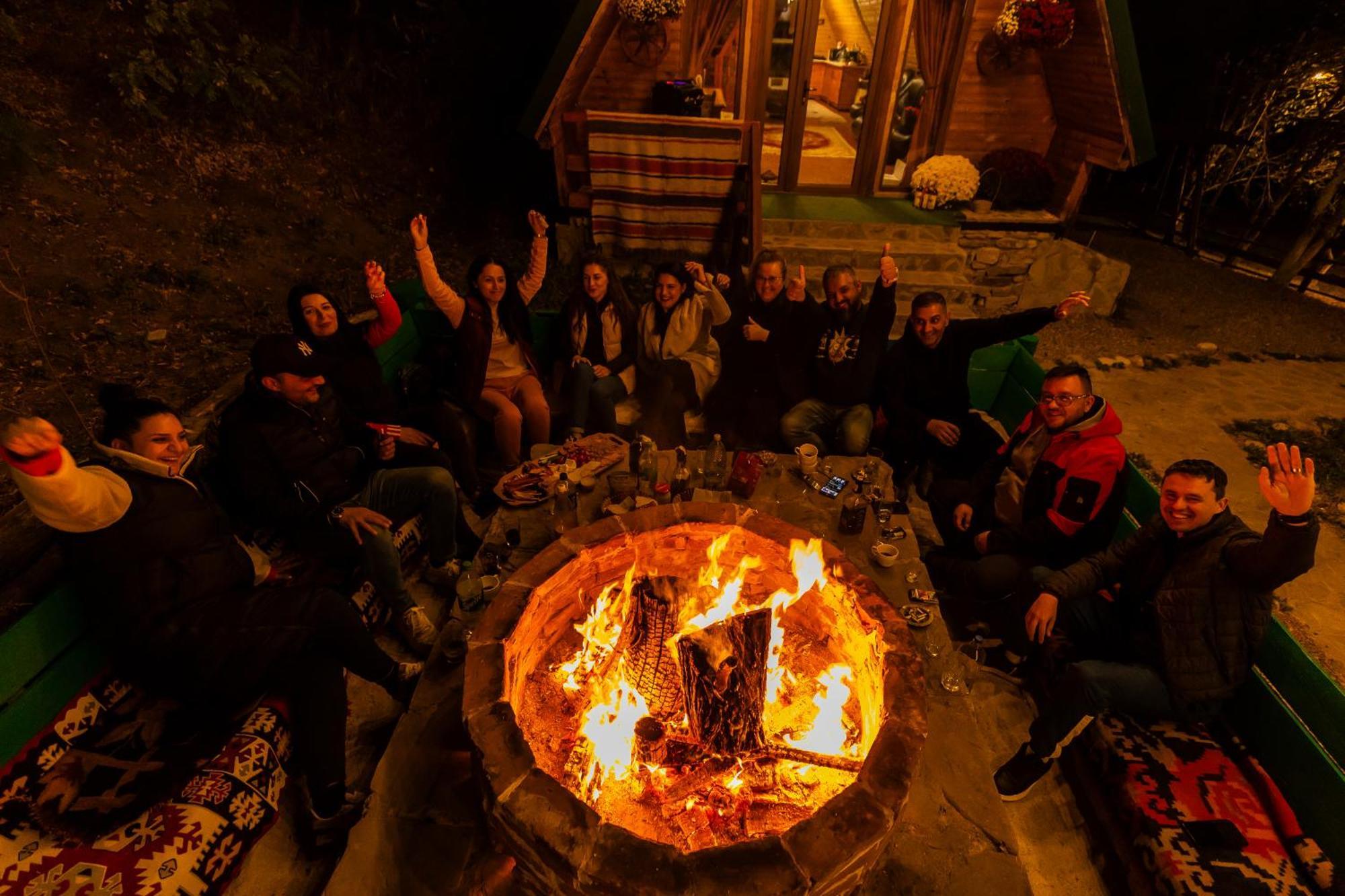 Catunu' Lui Emil Villa Carbunesti Buitenkant foto